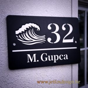 Personalizirani kućni broj s motivom vala – tražiš moderan kućni broj koji ostavlja snažan prvi dojam?