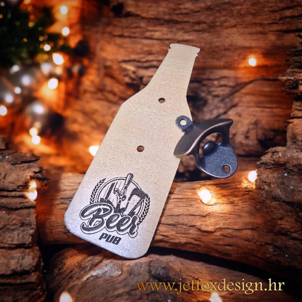 Personalizirani poklon za ljubitelja piva – zidni otvarač s imenom i fotografijom, idealan za muški rođendan ili zabavu.