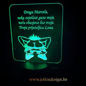 Smiješna akrilna lampa s natpisom “Guzonja” – originalan poklon za prijatelja.