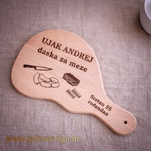 Personalizirana drvena daska Ujak daska za meze s imenom i rođendanskom porukom – ideja za poklon ujaku