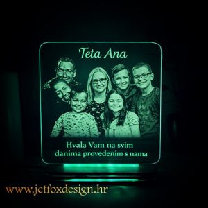 Akrilna lampa s motivom učiteljice i balonima s imenima djece – tražiš li poseban poklon za učiteljicu na kraju školske godine?