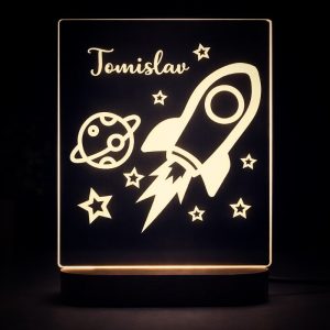 Akrilna lampa s motivom svemira i imenom djeteta – tražiš li poklon koji potiče maštu i snove?