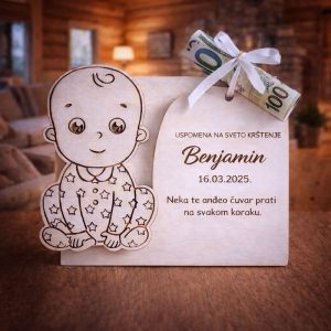 Drvena čestitka za poklanjanje novca s motivom bebe – kako darovati novac na poseban i pamtljiv način?