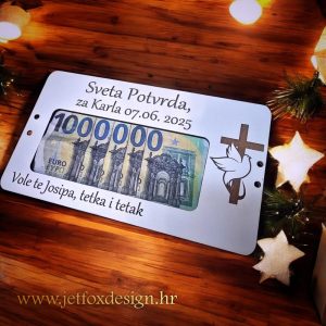 Drvena čestitka za krizmu s vjerskim motivom za poklanjanje novca – tražiš li dostojanstven i poseban način darivanja?