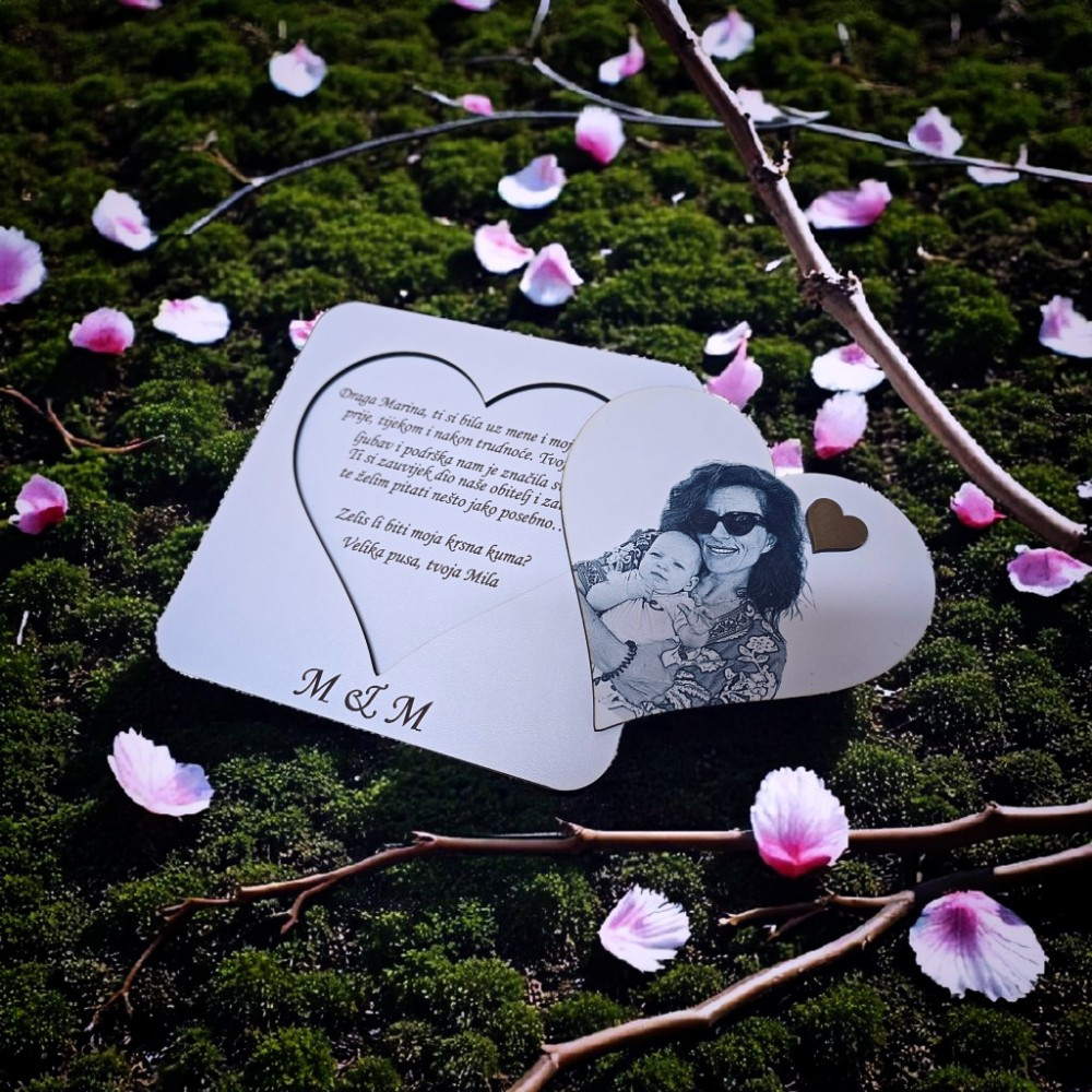 Personalizirana drvena pitalica s pitanjem za kumstvo, izrađena s ljubavlju i ugraviranim detaljima.