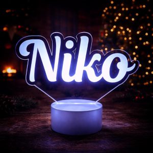 Personalizirana lampa s imenom, nježno svjetlo i jednostavan dizajn – tražiš li poklon koji ima osobno značenje?