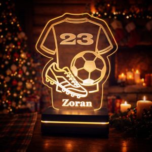 Personalizirana nogometna lampa s motivom dresa, kopački i lopte, s imenom – tražiš li poklon za pravog malog nogometaša?