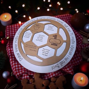 Poklon za najboljeg trenera u obliku nogometne lopte, personaliziran imenom djeteta – tražite li poseban dar za trenera?