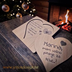 Drvena personalizirana pitalica za kumstvo izrađena s fotografijom i kvalitetnim UV tiskom. Koji je najbolji poklon za buduće kumove?