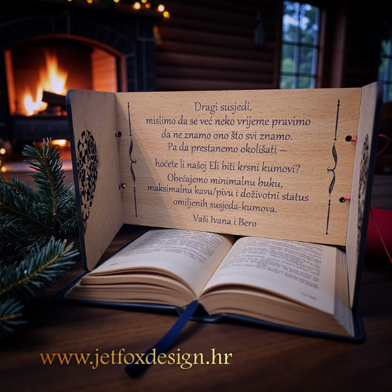 Čestitka–knjiga s dekorativnim srcima, koja se otvaranjem pretvara u emotivno pitanje za kumstvo.