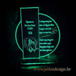 Lampa s tekstom, imenom i datumom prve pričesti – poseban poklon za djevojčicu ili dječaka.