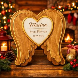 Drvena dekoracija u obliku anđeoskih krila s imenom i datumom Svete Potvrde – tražite poseban poklon za krizmu?