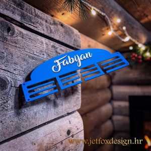 Unikatni držač za medalje za trčanje s personalizacijom, idealan za čuvanje uspomena s polumaratona, maratona i drugih utrka. Tražite originalan poklon za trkača?