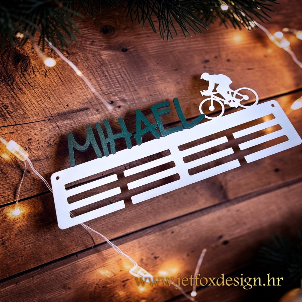 Unikatni držač za medalje s motivom bicikla i personalizacijom, idealan za čuvanje uspomena s biciklističkih utrka i natjecanja. Tražite originalan poklon za biciklista?