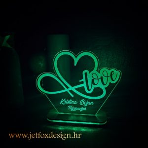 Personalizirana LED lampa s motivom srca, natpisom Love i imenima para, savršen poklon za godišnjicu, Valentinovo ili vjenčanje.