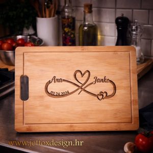 Personalizirana daska za vjenčanje s imenima Ana i Janko i datumom – tražite poseban poklon za mladence?