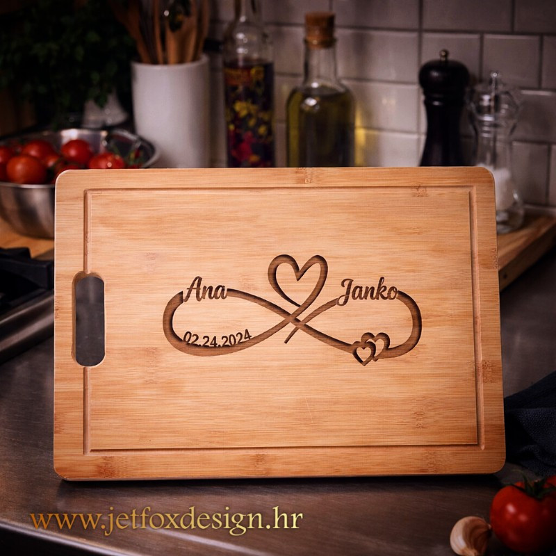Personalizirana daska za vjenčanje s imenima Ana i Janko i datumom – tražite poseban poklon za mladence?