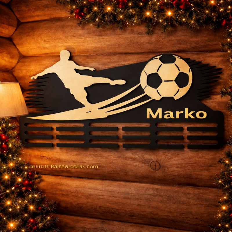 Držač za medalje za nogometaša s imenom po želji i motivom nogometne lopte – kako ponosno izložiti sve osvojene medalje?