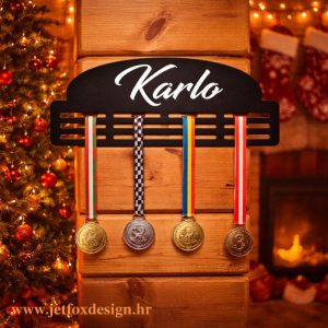 Personalizirani držač za medalje s imenom Karlo i više prečki za medalje – tražite poklon za dijete koje osvaja medalje u sportu?