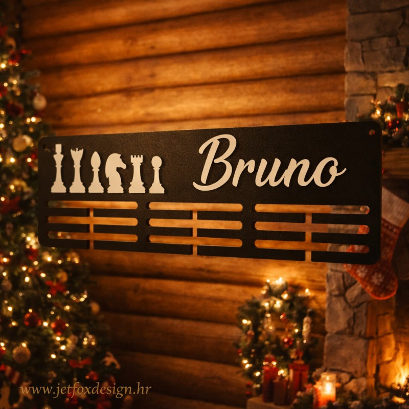 Personalizirani držač za medalje s imenom Bruno i motivom šahovskih figura – tražite poseban poklon za mladog šahista?