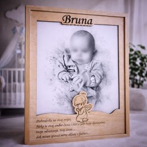 Personalizirani drveni okvir uspomena za bebu s imenom i anđelom – tražite emotivan poklon za rođenje djeteta?