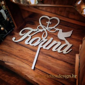 Personalizirani topper za tortu s motivima golubice, križa i srca – kako torti dati duhovno značenje i osobni pečat?