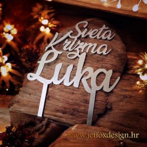 Torta za Svetu krizmu ukrašena topperom s natpisom Sveta krizma i imenom – želite li detalj koji nosi poruku vjere i osobne uspomene?