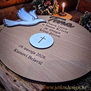 Što pokloniti djevojčici ili dječaku za Prvu pričest? Personalizirana drvena uspomena s golubicom i hostijom.