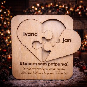 Tražite originalan poklon za voljenu osobu? Personalizirana drvena slagalica u obliku srca s imenima partnera.