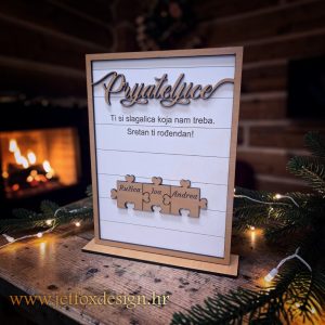 Tražite originalan poklon za prijateljicu? Personalizirani drveni okvir sa slagalicom i imenima prijateljica.