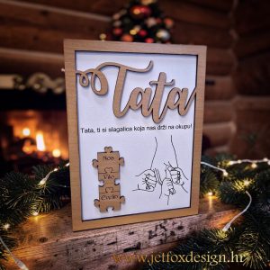 Tražite originalan poklon za tatu? Personalizirani drveni okvir sa slagalicom i imenima djece kao trajna uspomena.