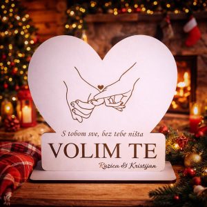 Što pokloniti voljenoj osobi? Dekoracija u obliku srca s motivom isprepletenih ruku, natpisom Volim te i imenima po želji.