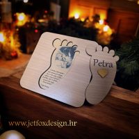 Personalizirana uspomena za kumstvo u obliku dječjeg stopala s fotografijom i imenima po želji. Tražite originalnu pitalicu za kumstvo?