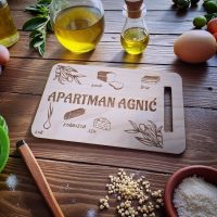 Kuhinjska daska za apartmane s motivima masline, kruha, sira i suhomesnatih proizvoda – tražite li praktičan i lijep detalj za apartman?