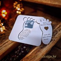 Personalizirana pitalica za kumu s fotografijom kumčeta i emotivnim tekstom po želji izrađena od drveta. Što pokloniti kumi za uspomenu?