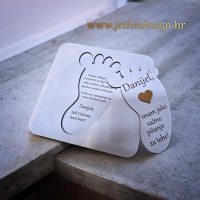 Unikatna pitalica za kumove izrađena od drveta s fotografijom, imenima i tekstom po želji. Kako iznenaditi buduće kumove?