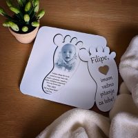 Poklon za krštenje – drvena pitalica s nježnim tekstom i simbolima kršćanske vjere.