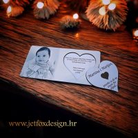 Kreativno izrađena pitalica za kumove s ugraviranom porukom i prostorom za personalizaciju.